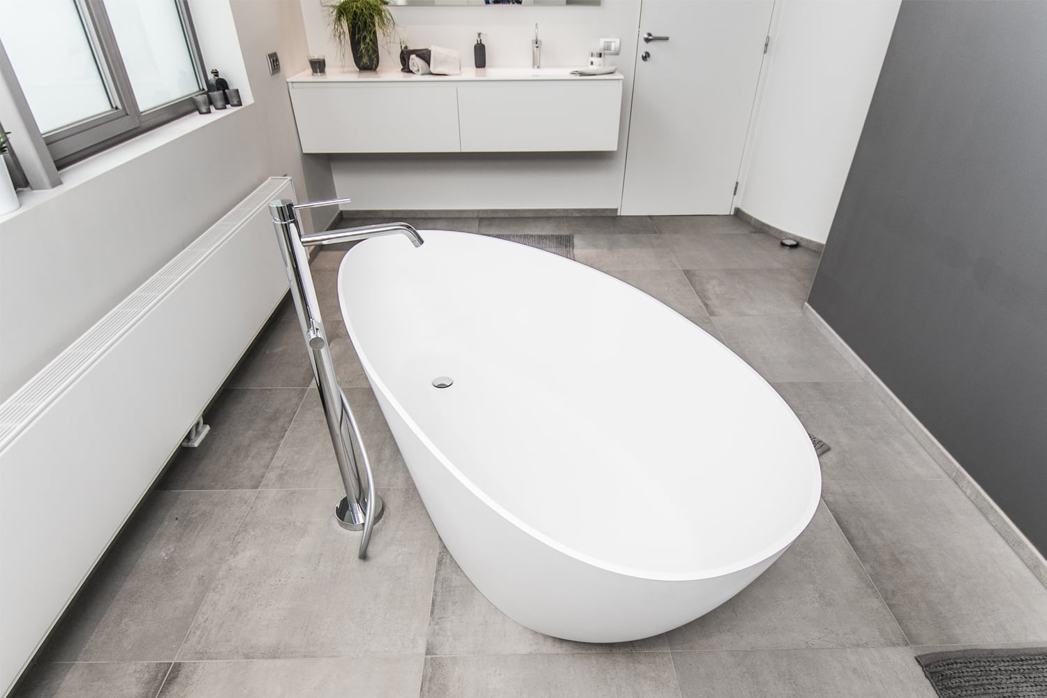 Luxueus vrijstaand bad met veel ruimte